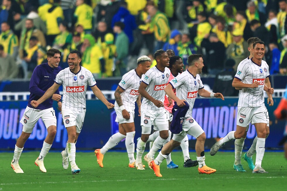 French teams Toulouse and Lorient will have disability pictograms on their jerseys