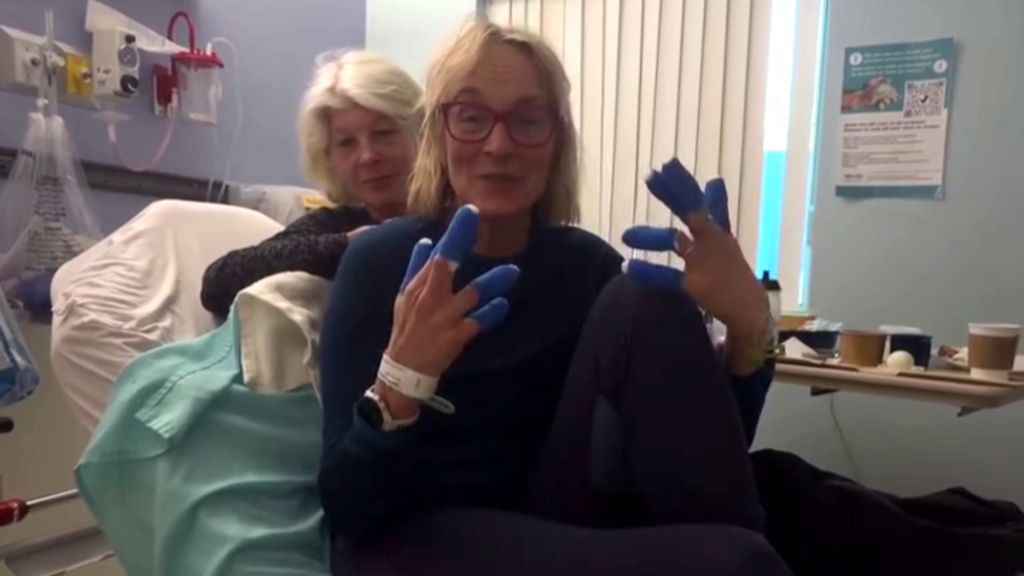 Louise Minchin taken to hospital with frostbite during Artic challenge