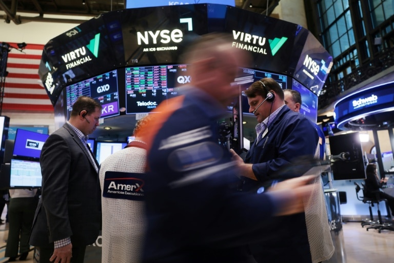 Oil climbs, stocks fall as markets see no end to war
