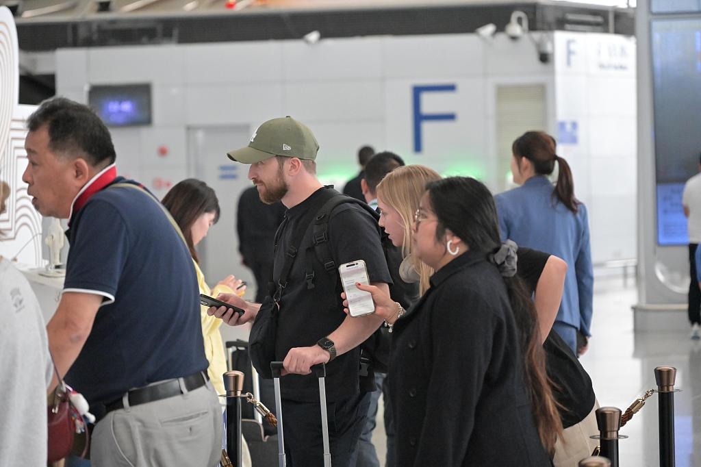 Online accommodation registration piloted for foreigners