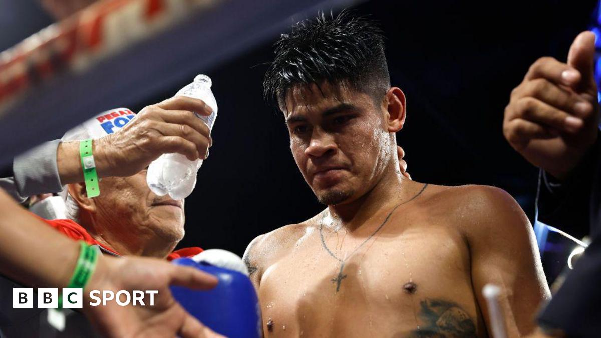 Navarrete stops Nunez to unify super-featherweight titles