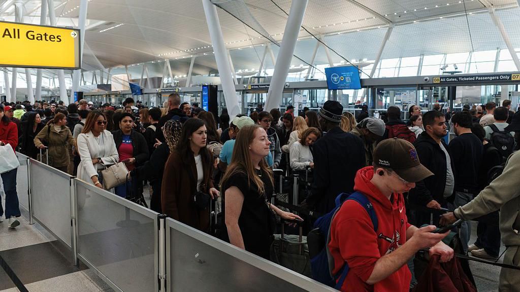 Trump says ICE agents will assist airport security as DHS shutdown continues