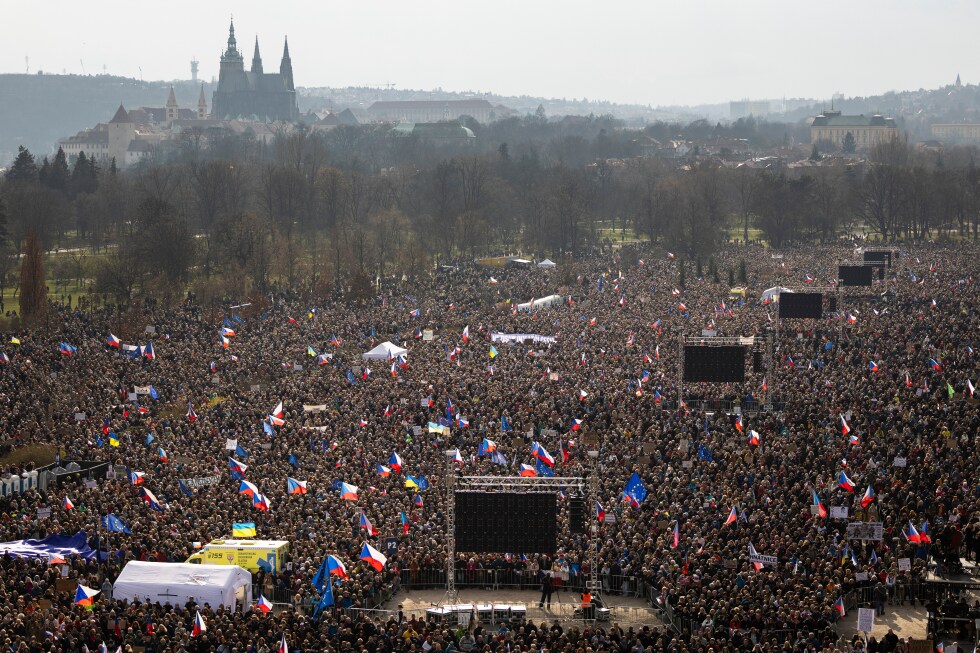Tens of thousands of protesters rally in Prague against new government of Czech prime minister Babiš