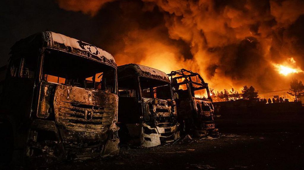 Stock markets slump as oil prices surge over Strait of Hormuz fears