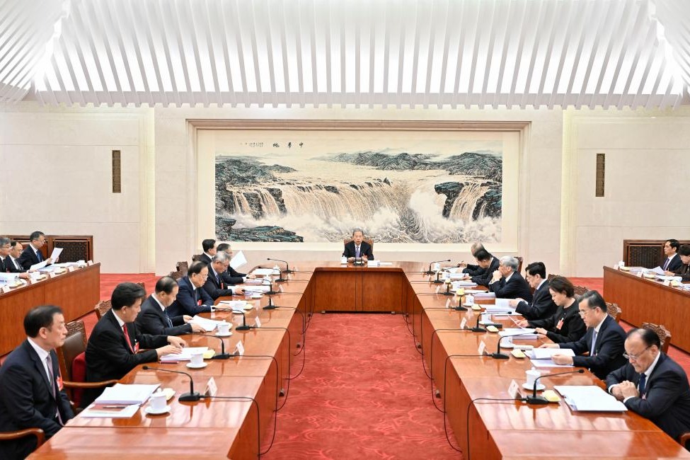 Presidium of China’s annual legislative session holds 2nd meeting