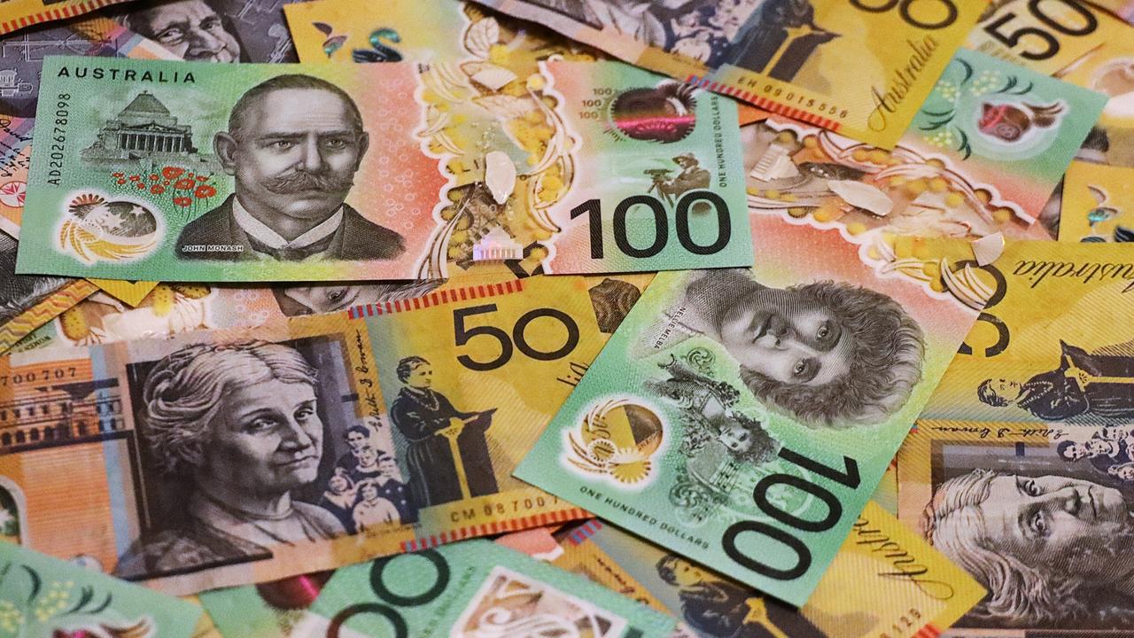 Aussie shoppers keep splashing cash as rate hike looms