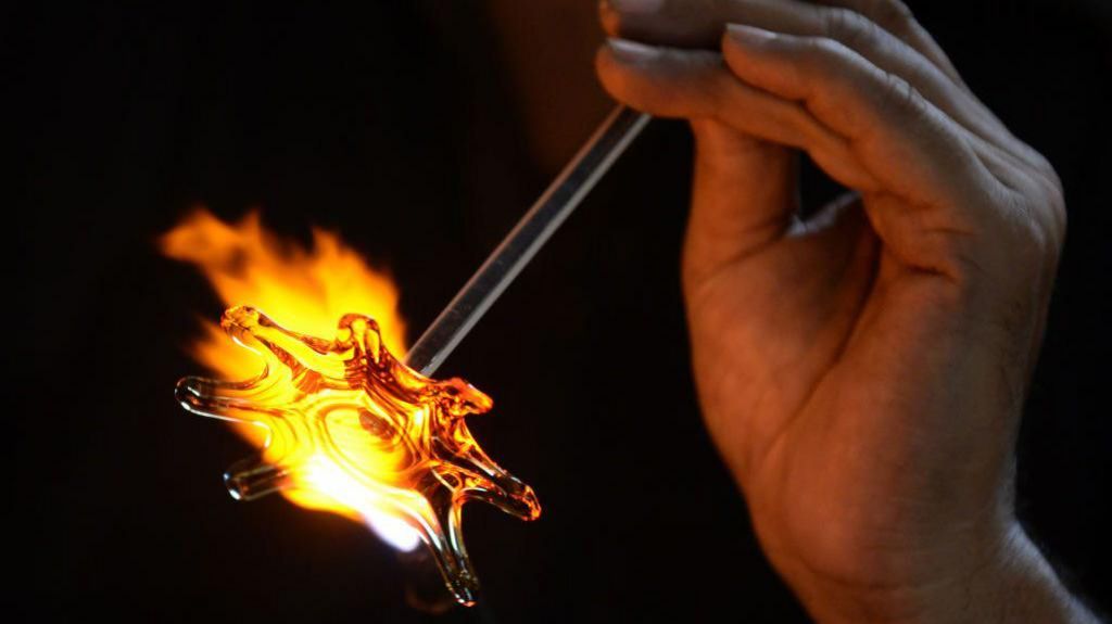A faraway conflict threatens livelihoods in India’s glass hub