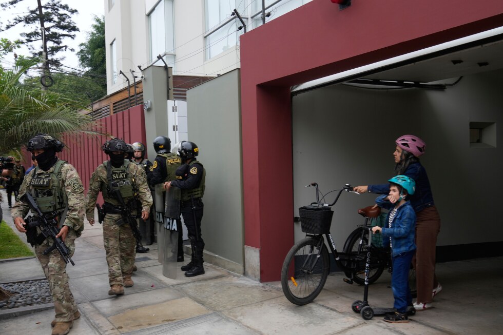 Peru police raid ex-election chief’s home as ballot shortages spark a widening probe