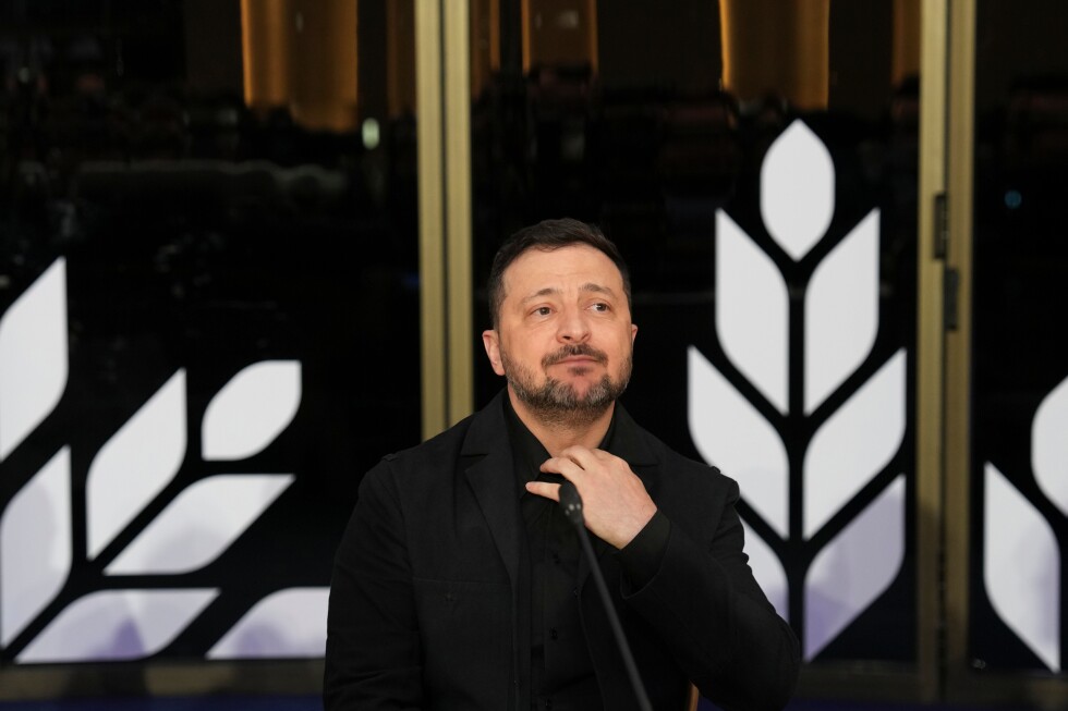 US still delivering weapons to Ukraine, Zelenskyy says, as Prince Harry visits Kyiv