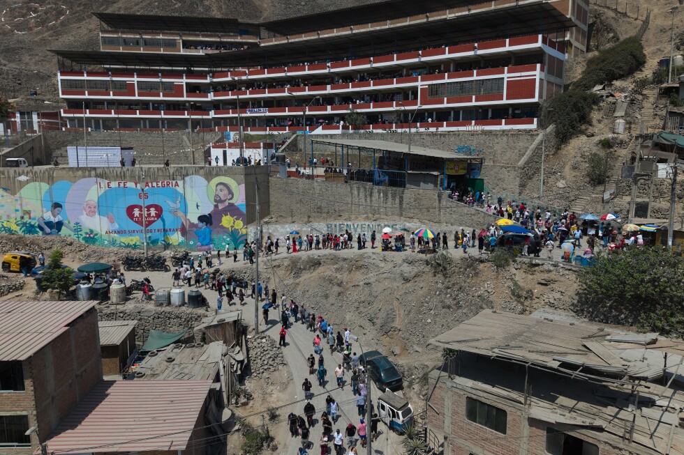 Peru’s interim president defers $3.5 billion fighter jet purchase to the next government