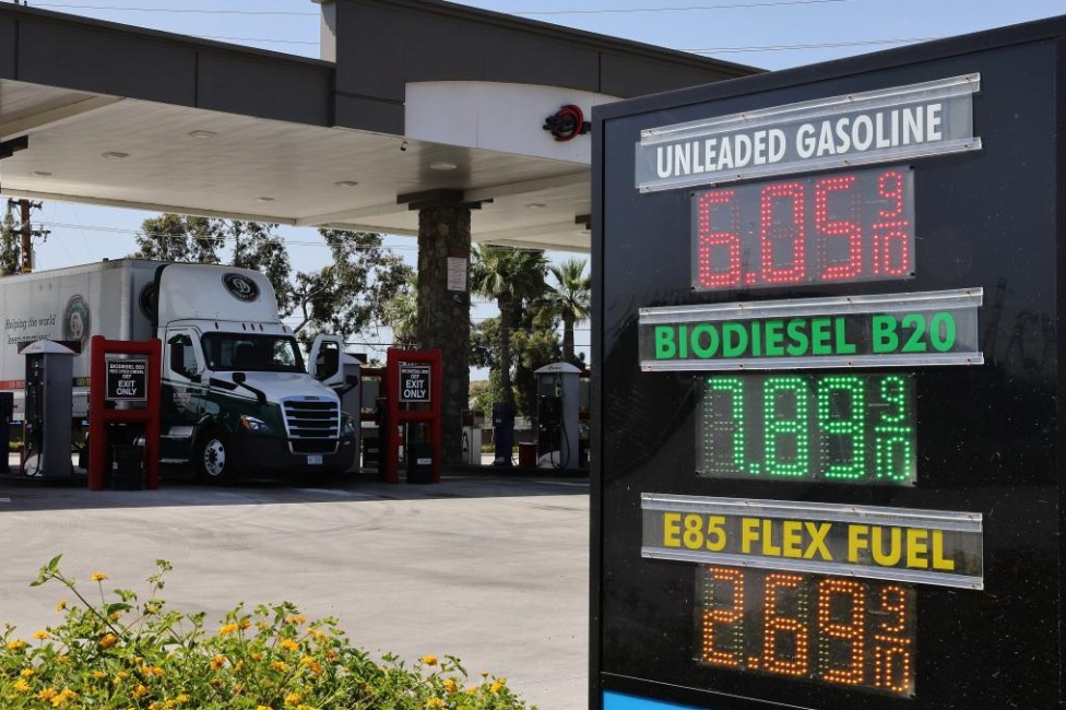 Skyrocketing diesel costs squeezing US truckers