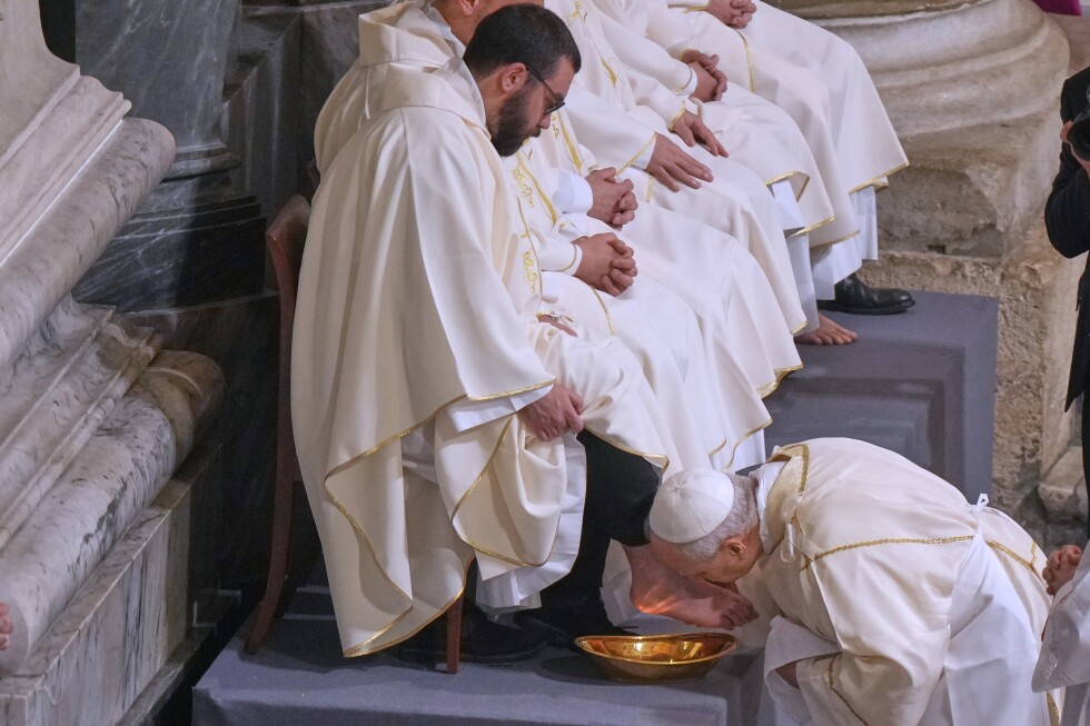 Pope Leo XIV revives the Holy Thursday foot-washing of priests after Francis’s inclusive tradition