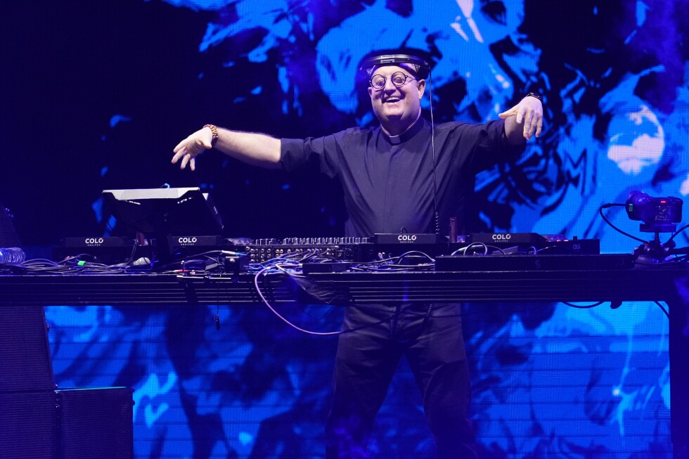 Padre Guilherme hosts rave in Argentina’s capital honoring late Pope Francis