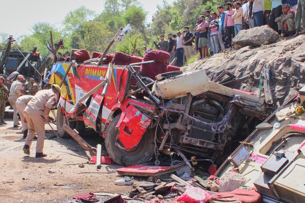 Bus accident in Indian-controlled Kashmir kills 21 people