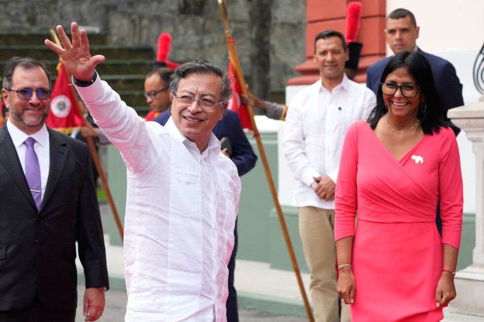 Colombia’s leader visits Venezuela for key talks with acting President Delcy Rodríguez