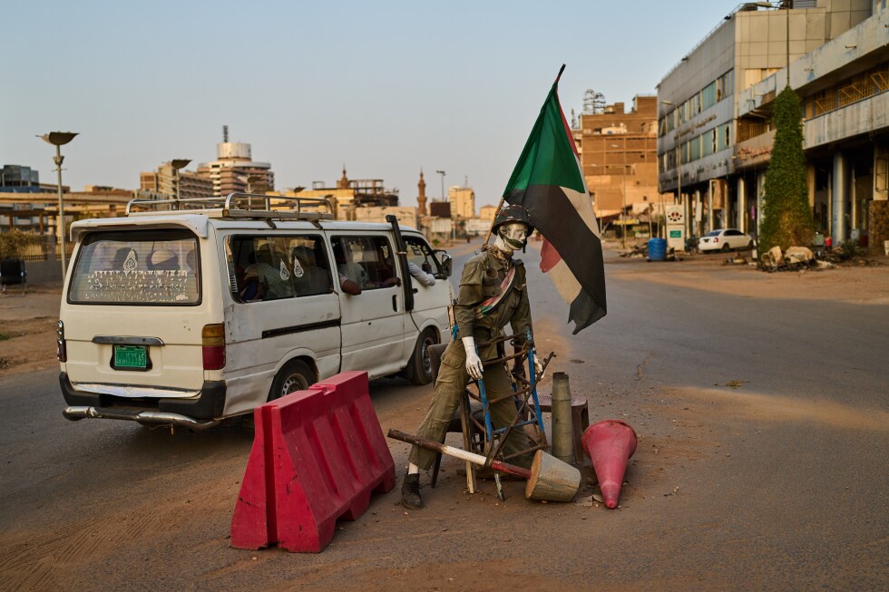 A top paramilitary commander defects to Sudan’s military as war enters 4th year