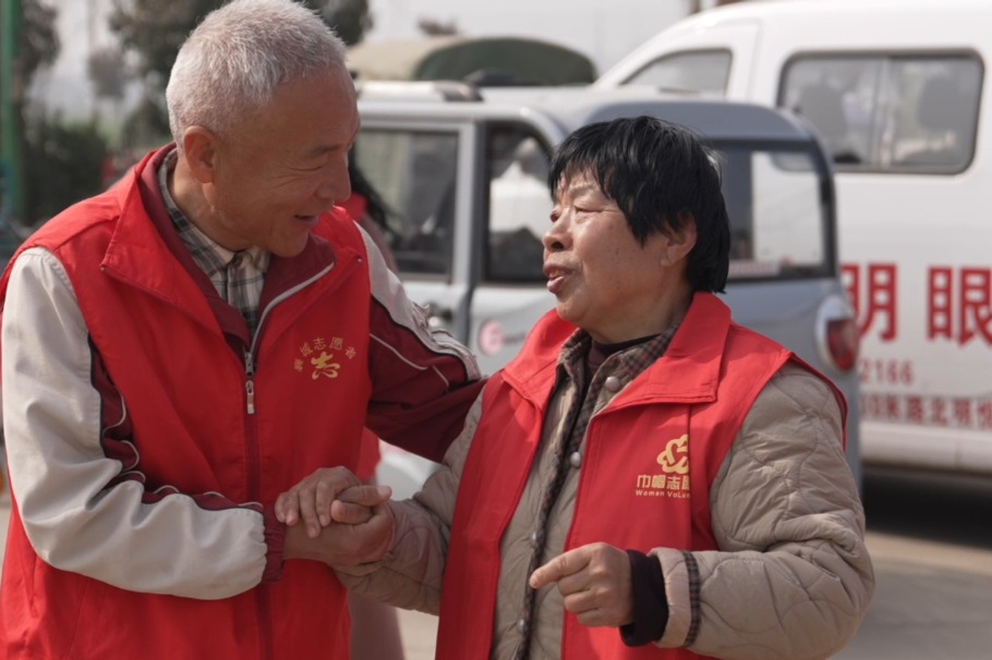 Grey-haired volunteers warm China’s countryside