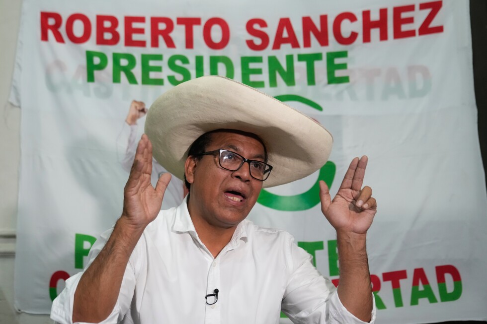 2 candidates with starkly different visions for Peru vie for a runoff spot