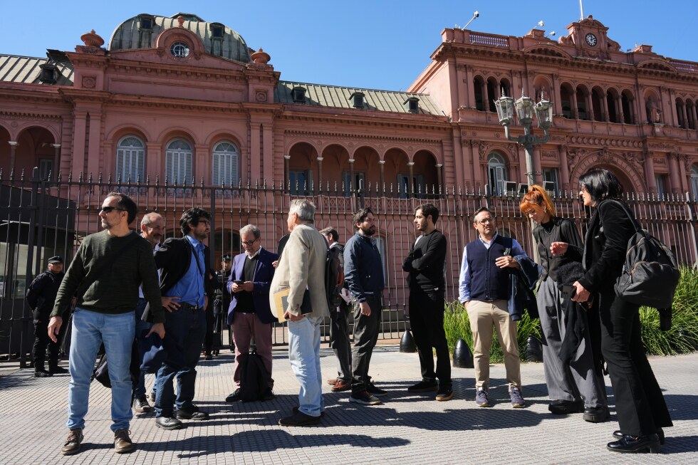 Argentina’s leader bars journalists from government HQ, raising concerns about press freedom