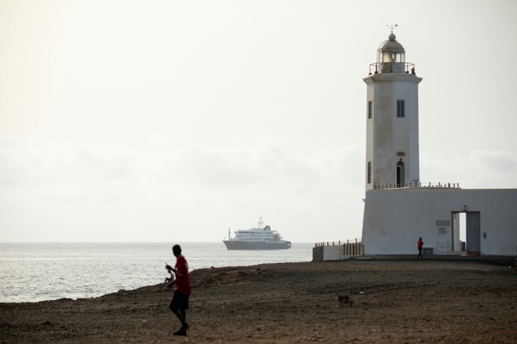 Suspected hantavirus cases to be evacuated from cruise ship