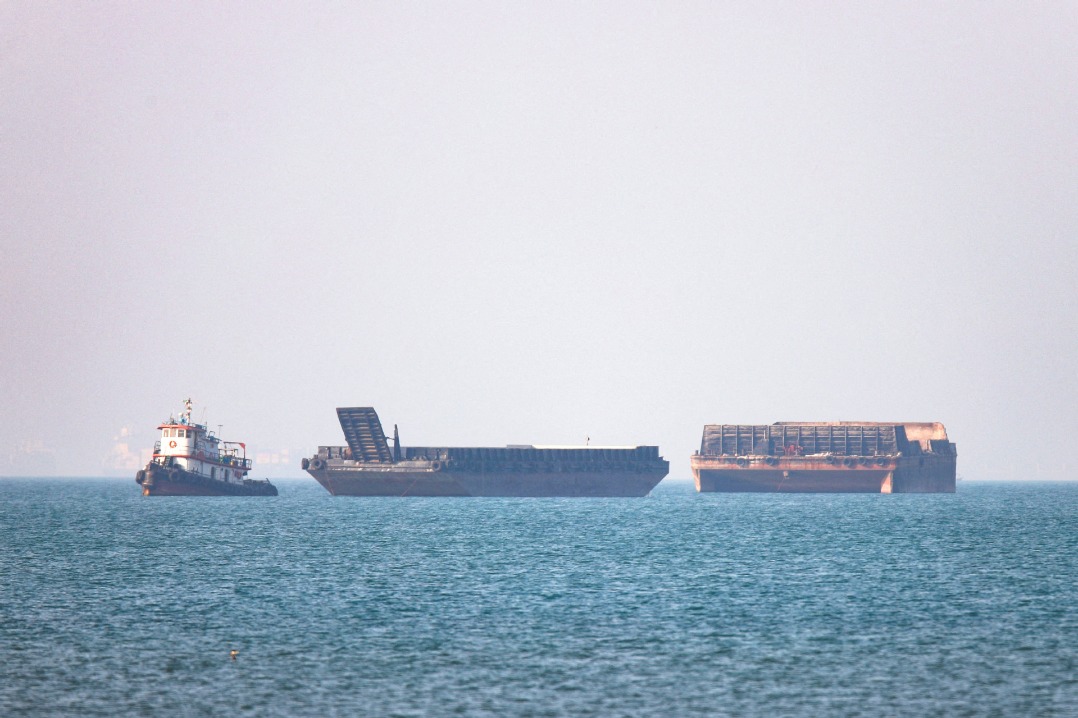 No commercial vessel, oiler crossed Strait of Hormuz during past hours without permission: IRGC