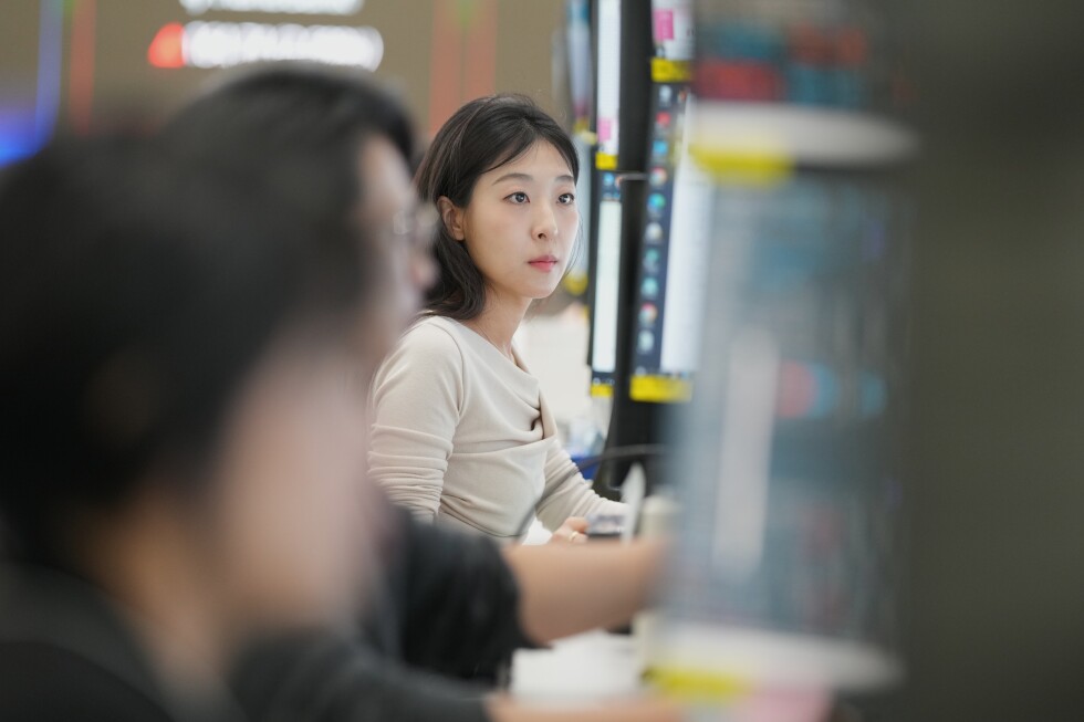 World shares are mixed, with sharp gains for tech stocks, while oil prices bounce back