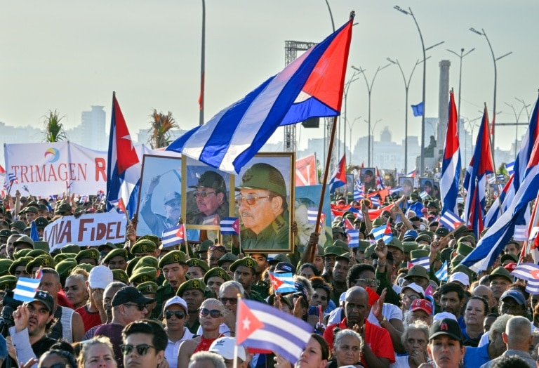 Castro backers rally in front of US embassy in Havana