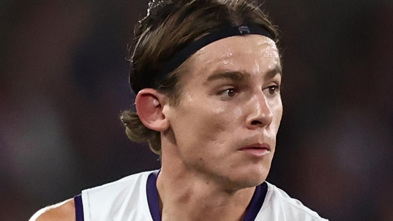 AFL 2026: Fremantle coach Justin Longmuir says Caleb Serong playing a ‘selfless’ role