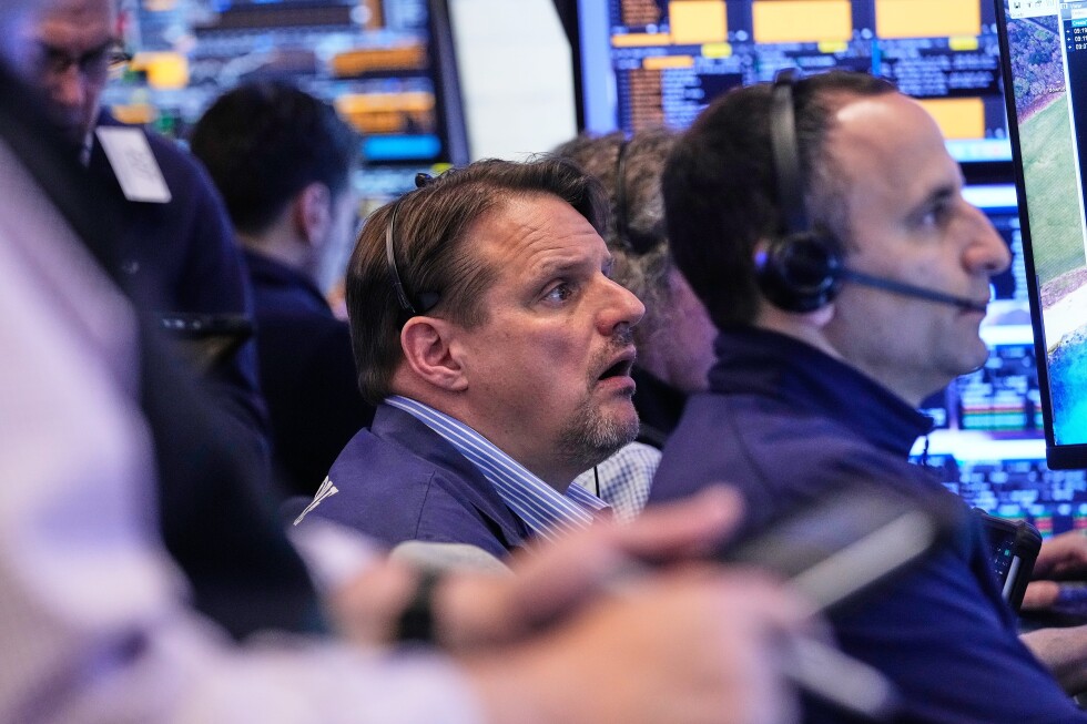 A reversal in oil prices helps stock markets worldwide to steady