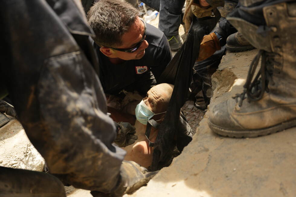 From the rubble in Venezuela, an unexpected story of survival cuts through days of tragedy