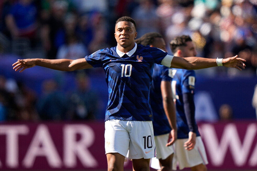 Kylian Mbappé sparks France with two goals in 3-1 win over Senegal at the World Cup