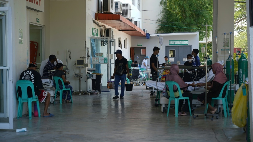 Outdoor hospitals, cut-off communities as Philippine quake toll hits 41