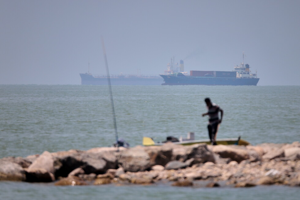 US officials say Iran deal calls for diluting uranium at minimum, waiving sanctions, opening strait