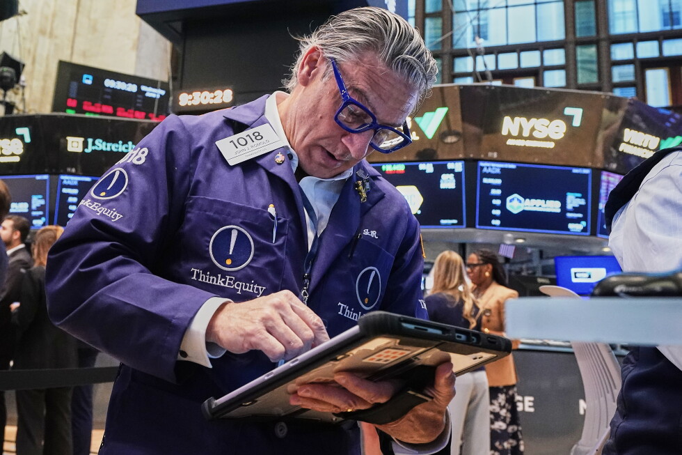 Oil prices fall, Wall Street mixed after record-breaking S&P rally runs out of steam