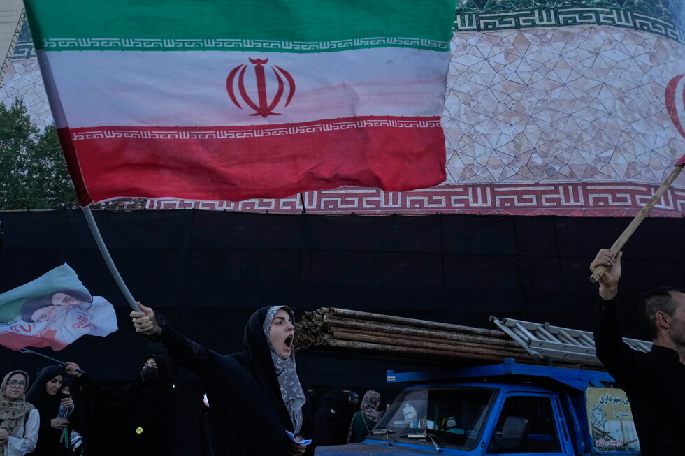 Iran and US reach an initial deal to end the war and open the Strait of Hormuz but challenges remain