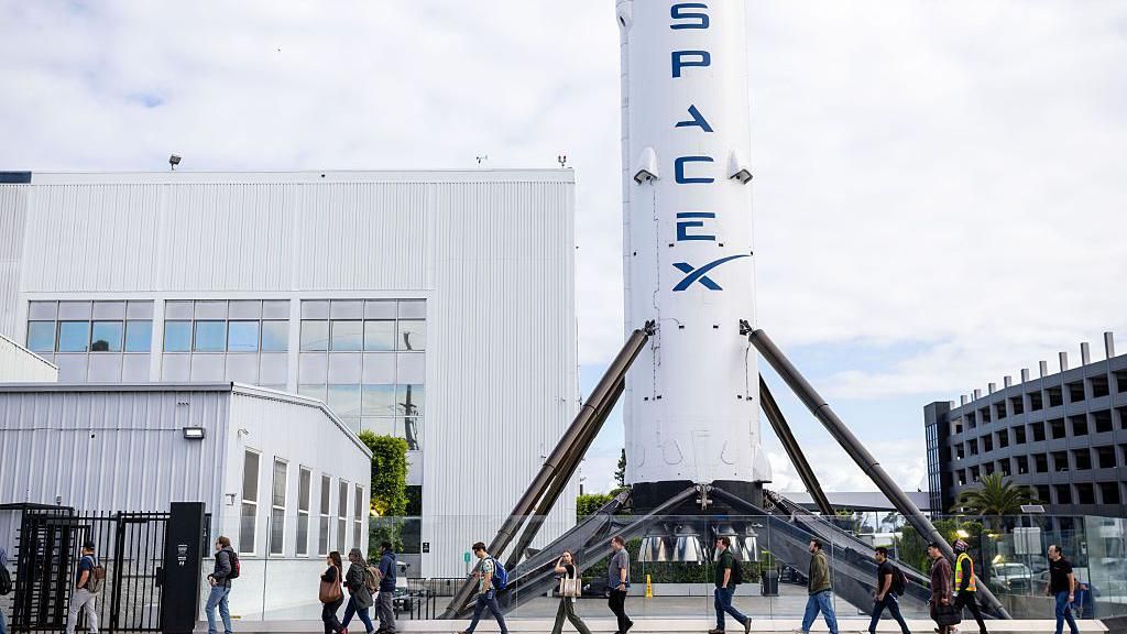 Elon Musk’s SpaceX valued at nearly $1.8tn ahead of record share sale