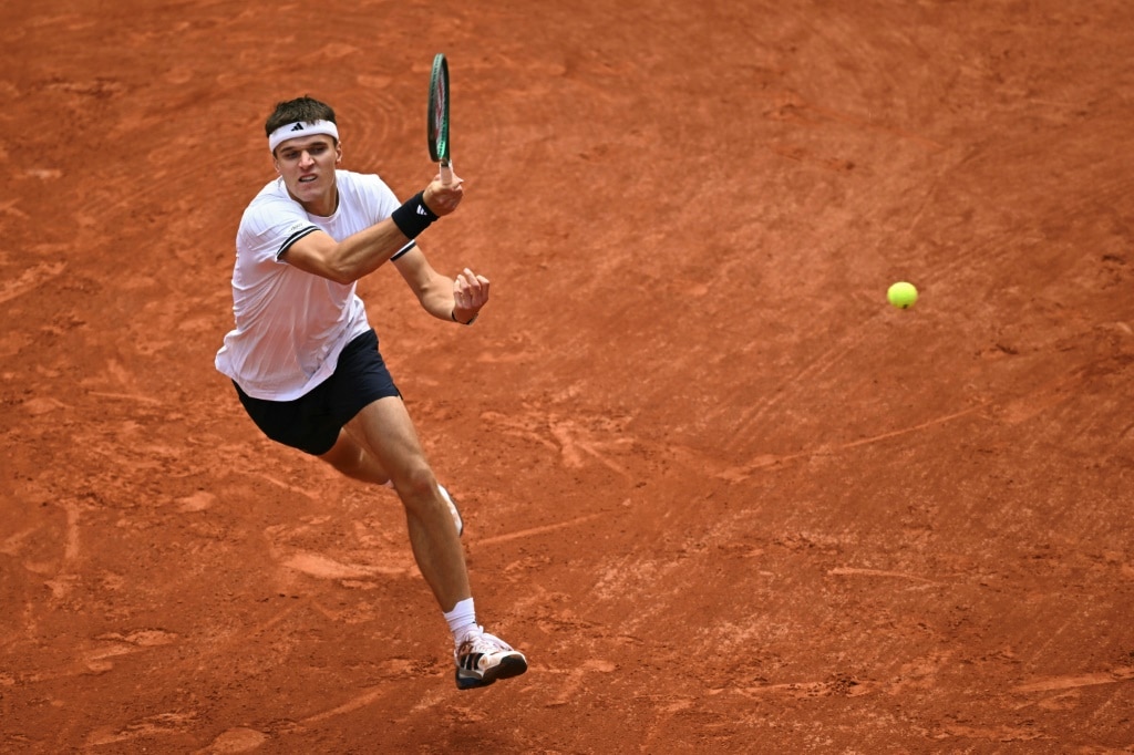 Zverev to face Cobolli in French Open final after beating Mensik