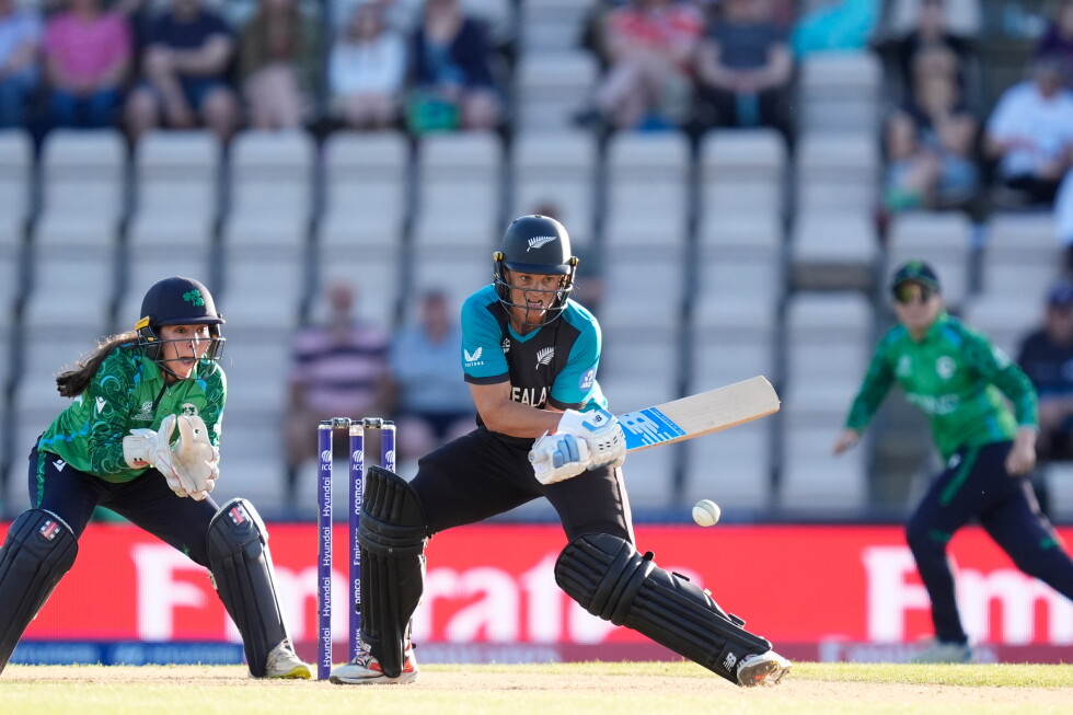New Zealand edge Ireland by 4 runs to keep Women’s T20 World Cup hopes alive
