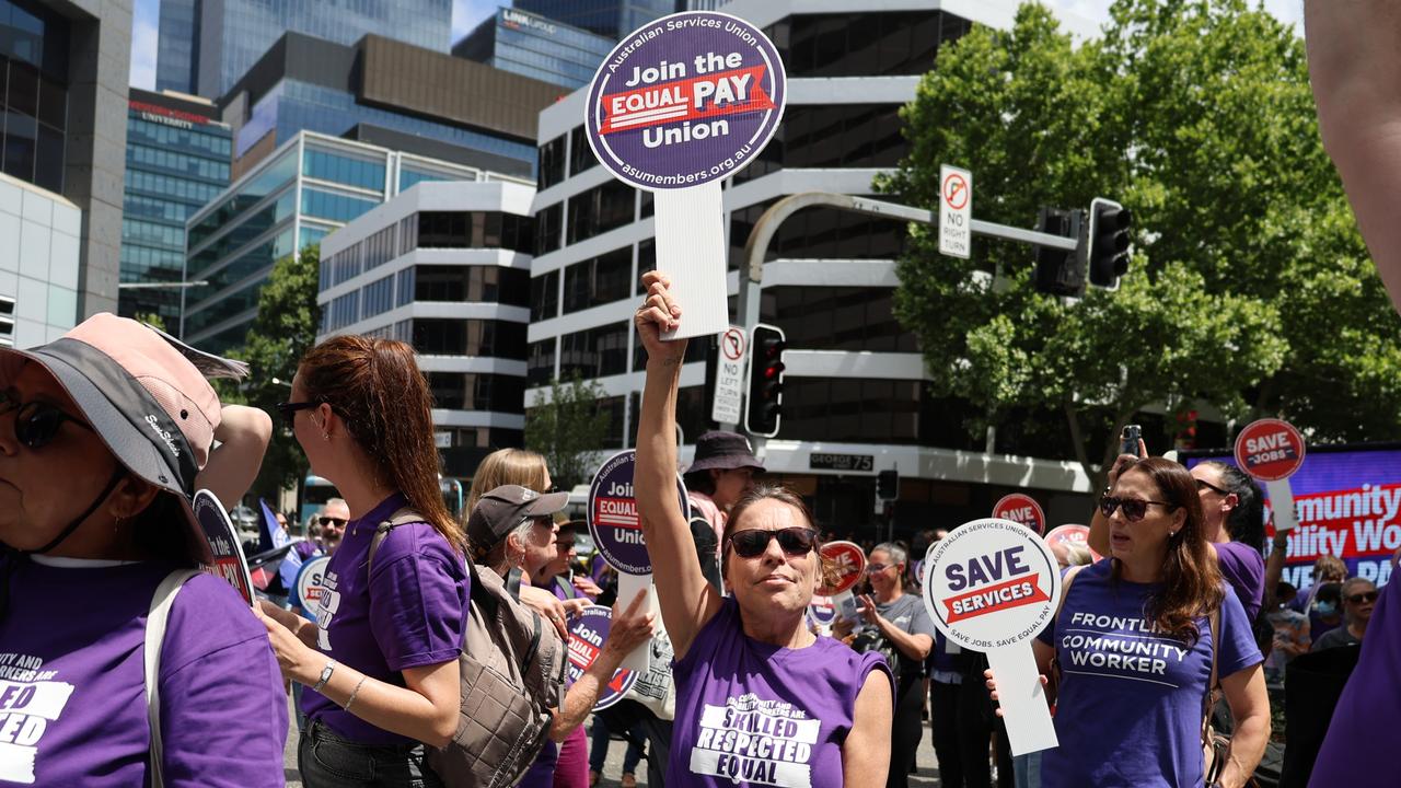 Australian Services Union to push for historic 35pc pay rise for community, disability support workers