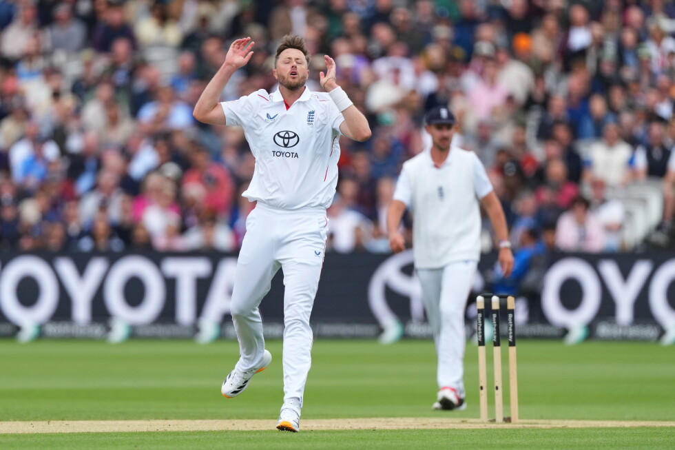 England loses another pacer for 2nd test vs NZ with Robinson injured after Stokes, Atkinson dropped