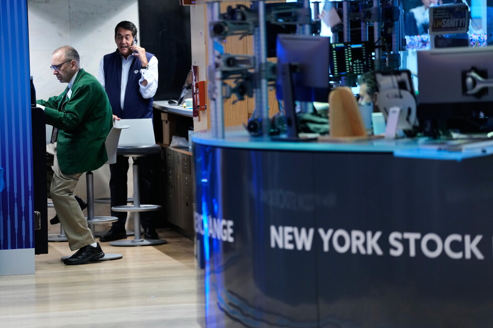 Oil prices and stocks hold steadier as calm returns to financial markets worldwide