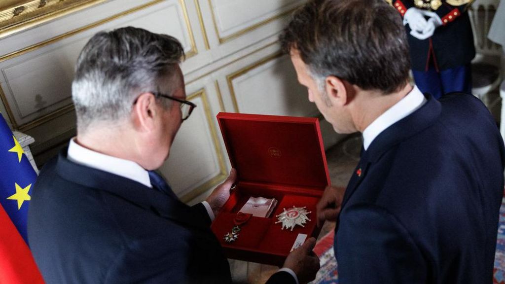 Starmer becomes first UK PM to receive top French honour