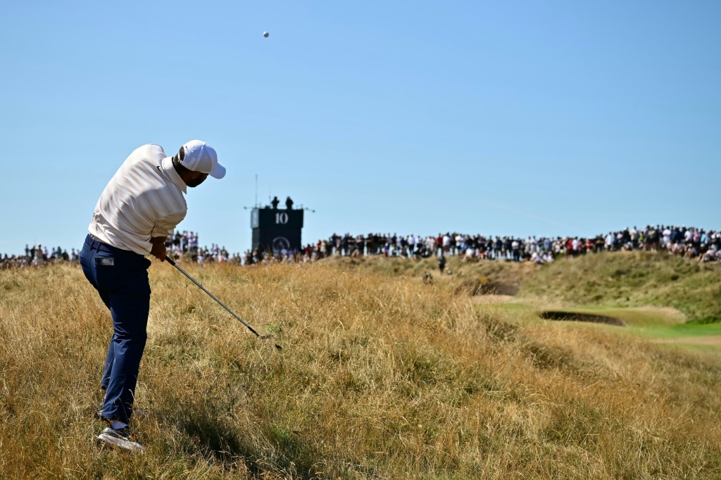 New Zealander Fox birdies last hole to win British Open