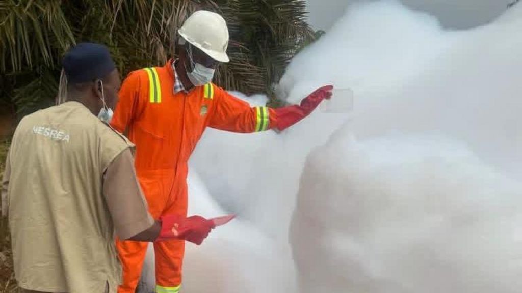 Mysterious white foam draws crowds on  Nigerian highway