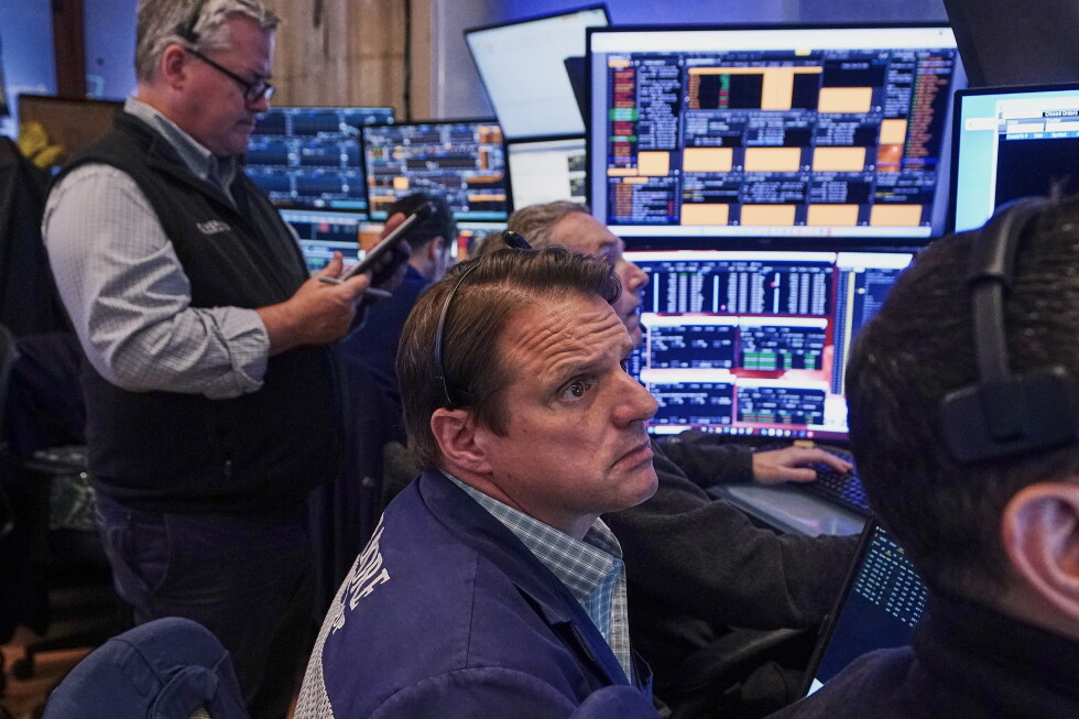 Rebounds for AI stocks help support Wall Street and keep the market mixed