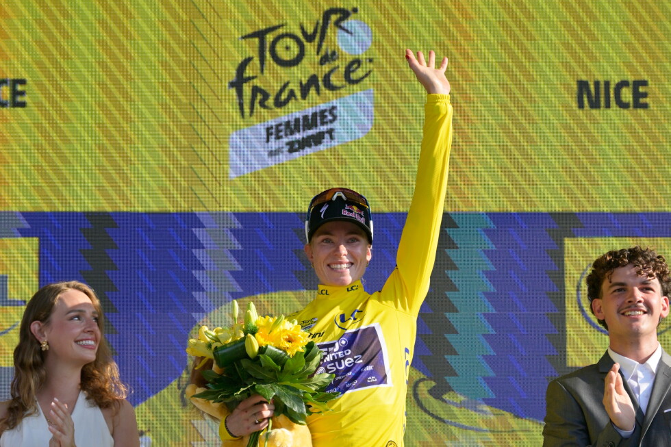 Vollering wins Stage 8 to take overall lead at Women’s Tour de France from Niewiadoma-Phinney