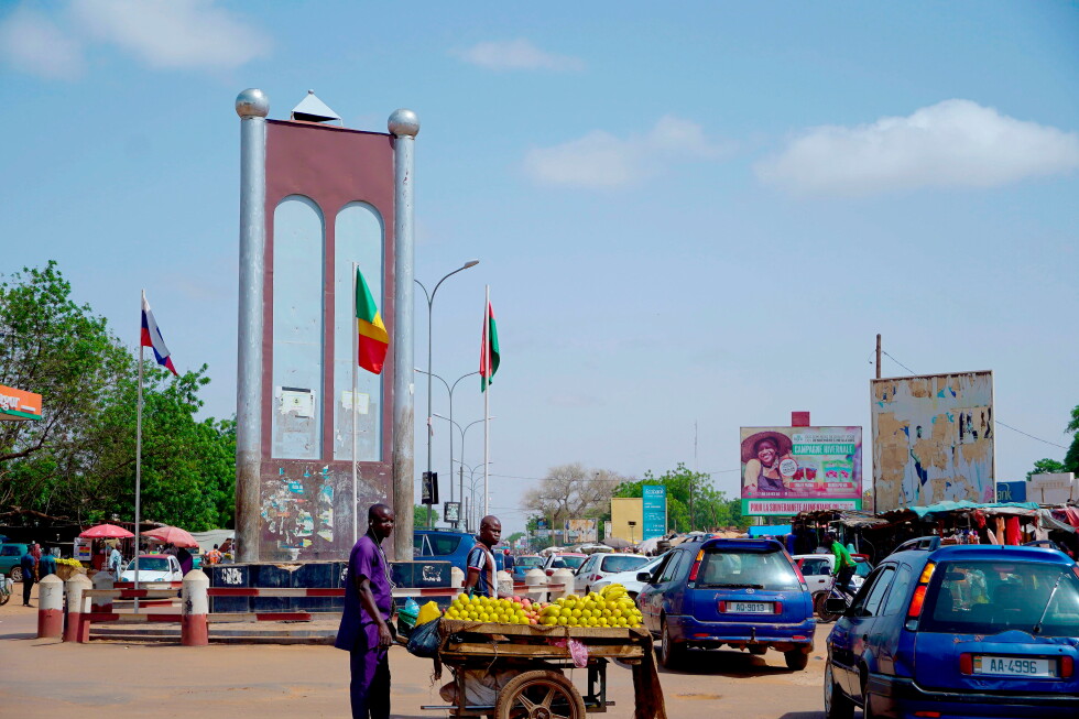 Niger’s security forces battle mutinuous soldiers at a strategic base, presidency district