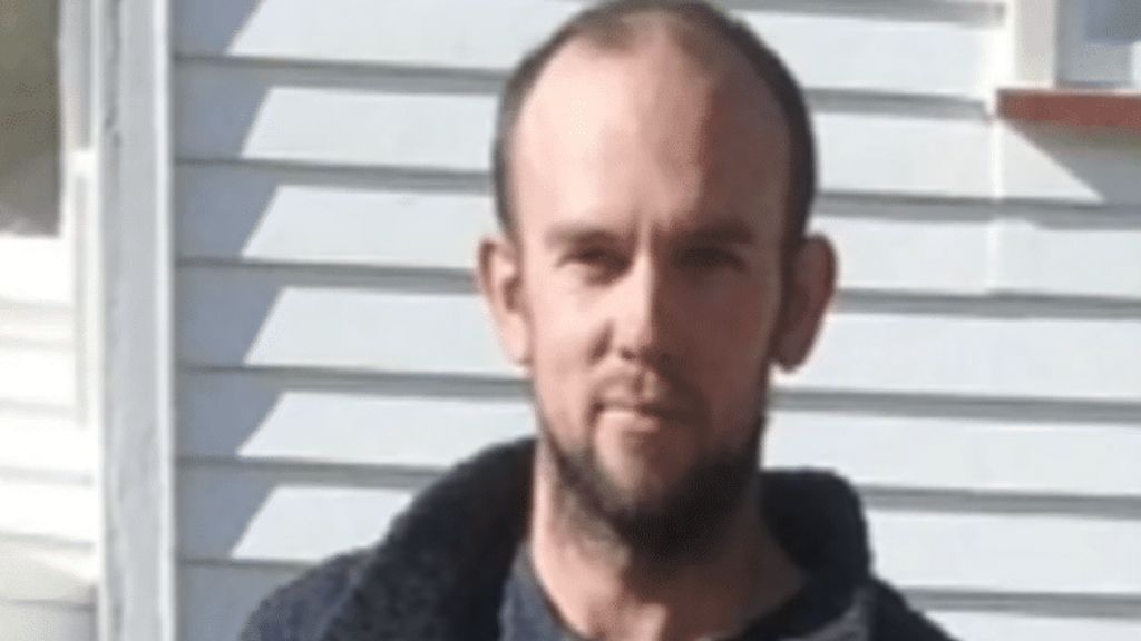 NZ apologises to children forced to live in bush for years with fugitive dad