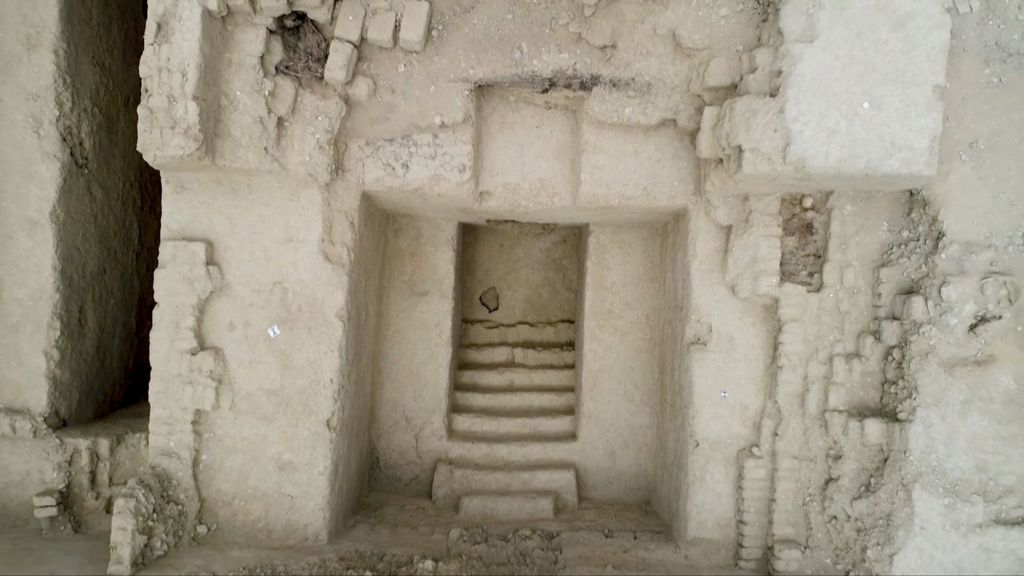Watch: Archeologists discover ancient tomb in Peru