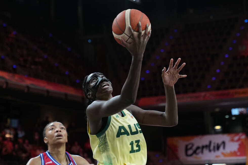 Australia and Japan start women’s basketball World Cup with wins; US faces China later